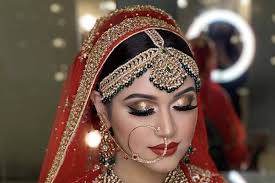 Certificate in Professional Bridal Make-Up